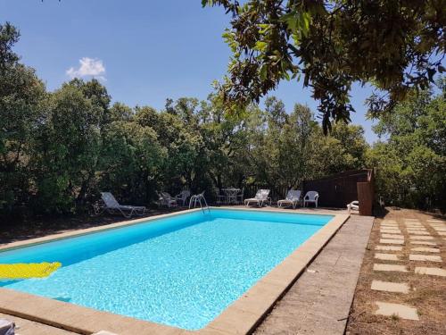 Maison de caractère dans Luberon avec piscine Saignon france