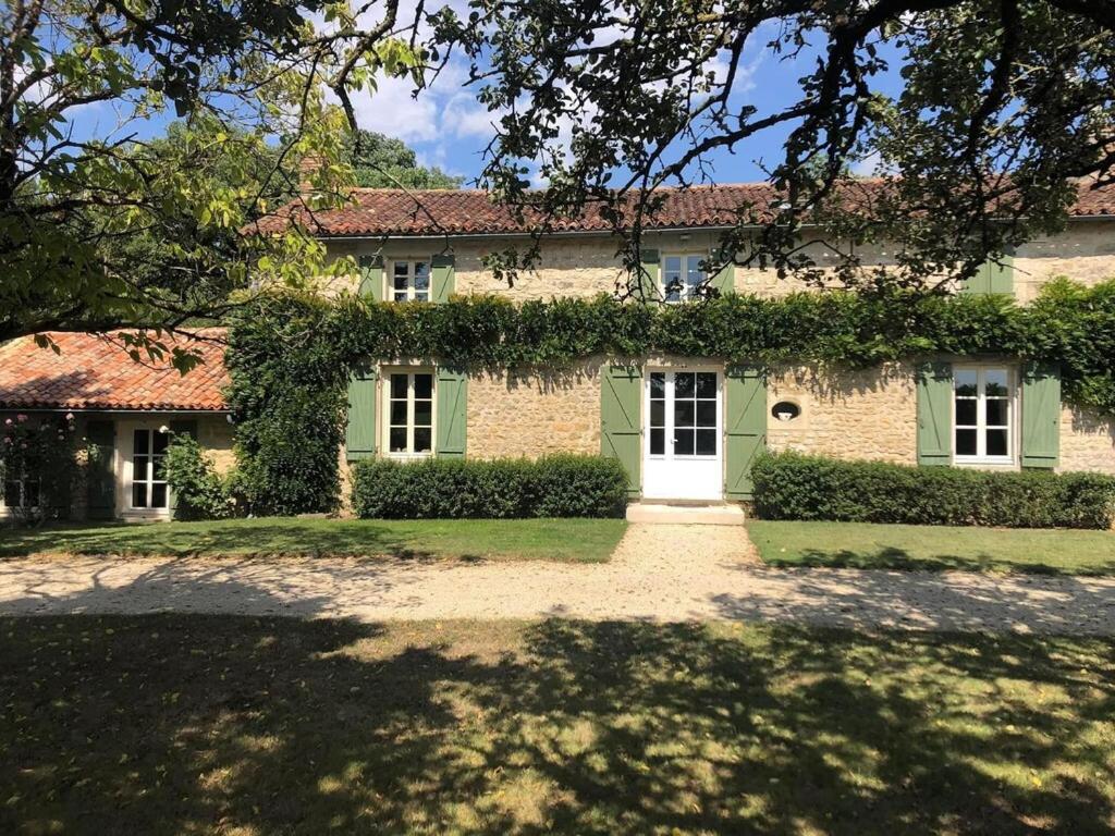 Villa Maison de charme à 10 min de Poitiers Route de Nieuil, 86800 Savigny-Lévescault