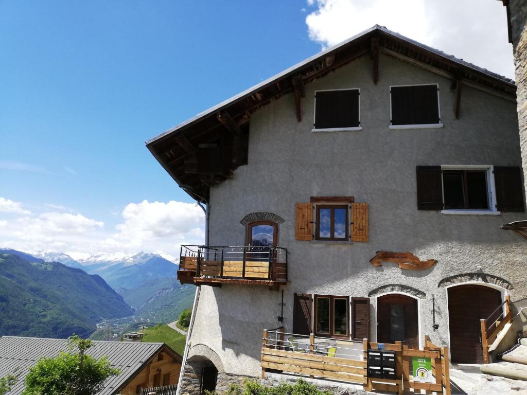 Appartements Maison de l'Epine -spa- Versant du soleil gite mont pourri 2eme étage chemin du Raclet, 73210 Granier
