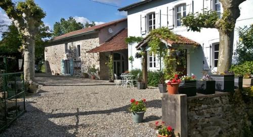 Maison de la riviere Autevielle-Saint-Martin-Bideren france