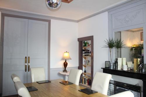 B&B / Chambre d'hôtes Maison de Maitre I Availles 19 Place de La Maire Availles-Limouzine