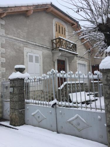 Maison de Marius et Maison d Amelie Esténos france