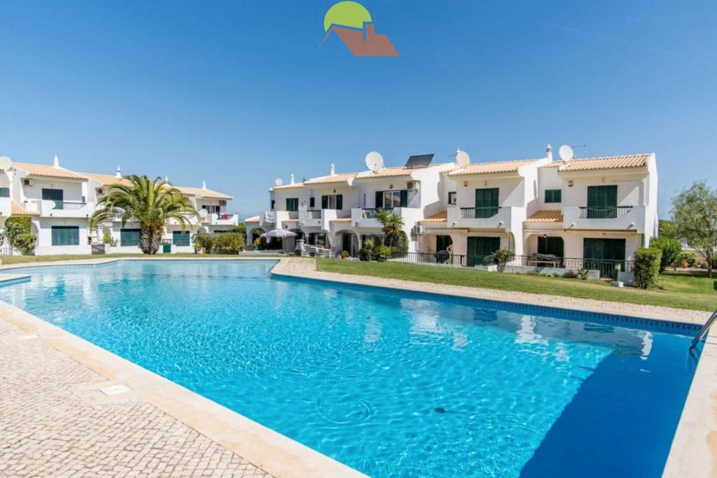 #024 Bright House in Gale with Shared Pool Travessa Bússola, Urb. Monte das Sesmarias, 7, 8200-401 Albufeira