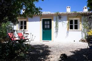 100 years old, one bedroom farmhouse in algarvian countryside