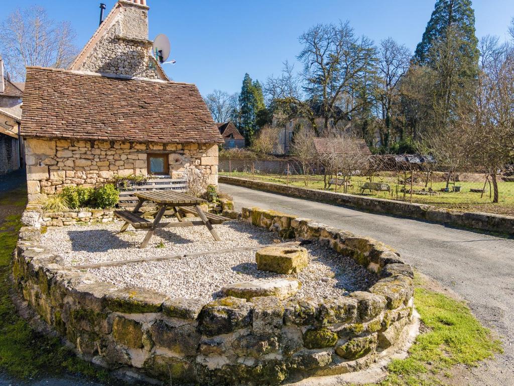 Maison de vacances 11 th century fully renovated gite in Peyzac le Moustier  24620 Peyzac-le-Moustier