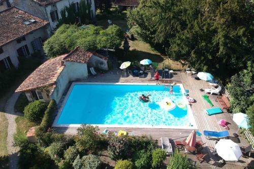 12th-century country home perfect for large groups & family get-togethers!