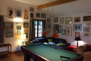 12th-century country home perfect for large groups & family get-togethers!