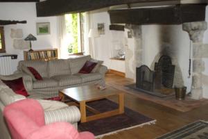 Maison de vacances 12th-century country home perfect for large groups & family get-togethers! Le relais Le bourg 16390 Pillac -1