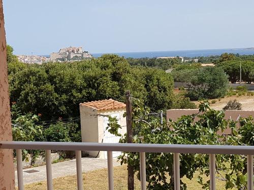 130m2 qui surplombe la baie de Calvi vue citadelle
