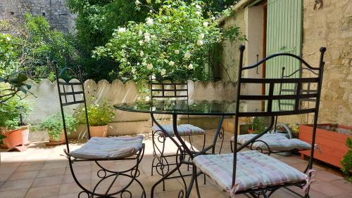 17th Century town house in Forcalquier centre