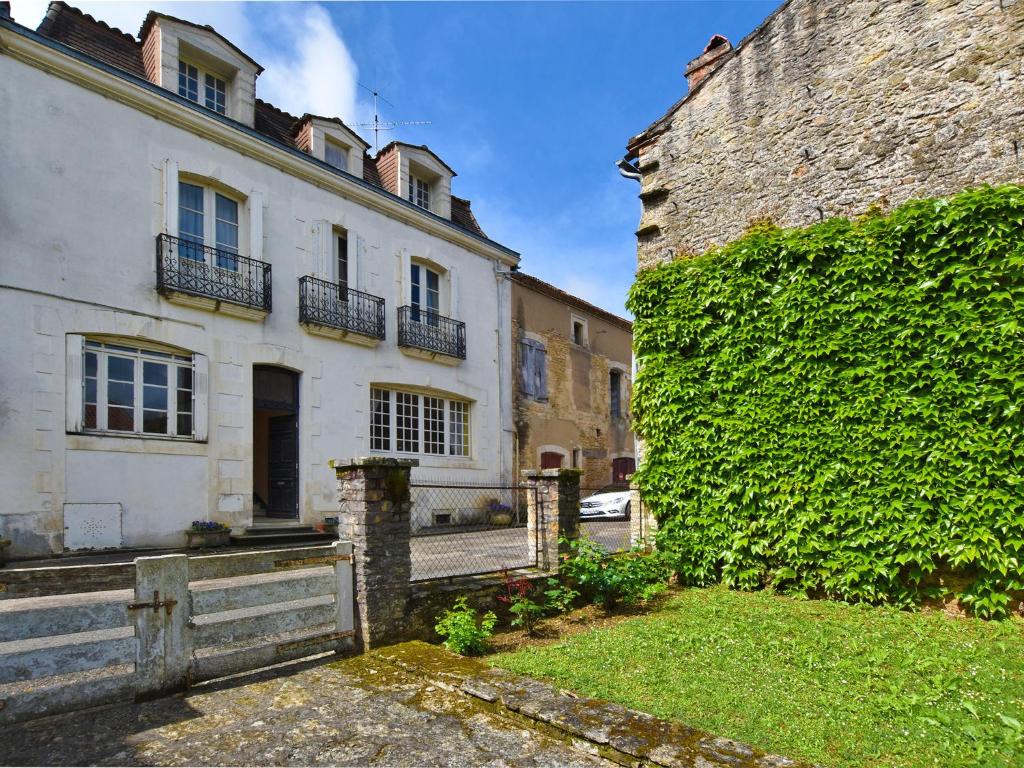 18th century character home with garden in the heart of a historic village , 24550 Villefranche-du-Périgord