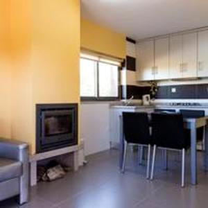 2 bedrooms bungalow with city view shared pool and jacuzzi at Pinhel