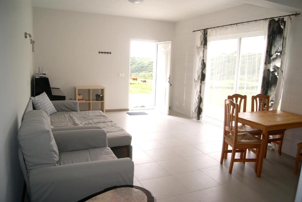 2 bedrooms house at Horta 800 m away from the beach with sea view enclosed garden and wifi Estrada Nova 27 Açores, 9900-451 Conceição