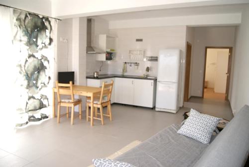 2 bedrooms house at Horta 800 m away from the beach with sea view enclosed garden and wifi
