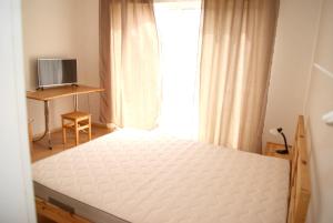 2 bedrooms house at Horta 800 m away from the beach with sea view enclosed garden and wifi