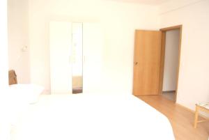 2 bedrooms house at Horta 800 m away from the beach with sea view enclosed garden and wifi