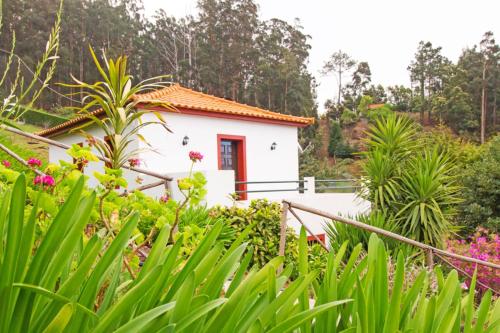 2 bedrooms house with furnished garden and wifi at Camacha