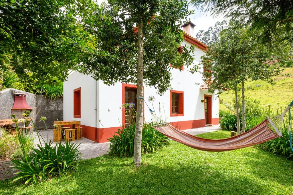 2 bedrooms house with furnished garden and wifi at Camacha Ribeiro Serrão Madère, 9135-395 Camacha