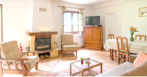 2 bedrooms house with furnished garden and wifi at Camacha