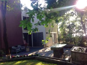 2 bedrooms house with furnished garden and wifi at Guilhabreu 6 km away from the beach