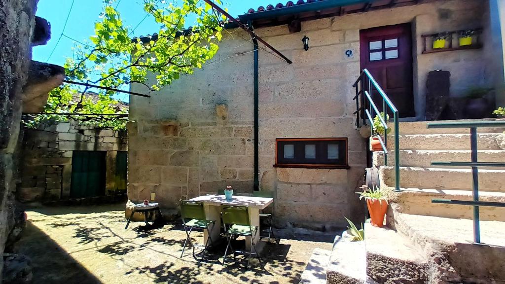2 bedrooms house with furnished terrace and wifi at Lindoso Viana do Castelo, 4980-020 Lindoso