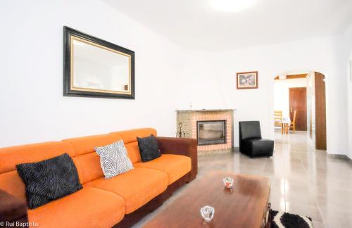 2 bedrooms house with shared pool enclosed garden and wifi at Monchique