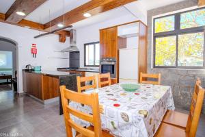 2 bedrooms house with shared pool enclosed garden and wifi at Monchique