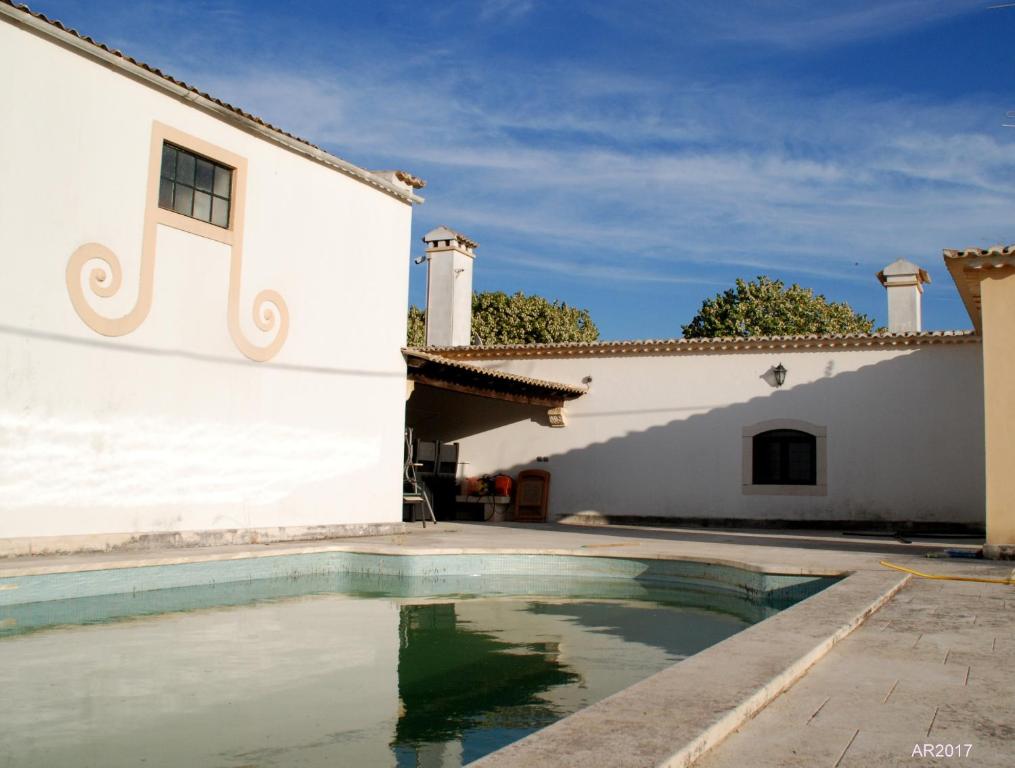 2 bedrooms house with shared pool furnished garden and wifi at Alenquer Estr. de Alenquer, 2580-180 Alenquer