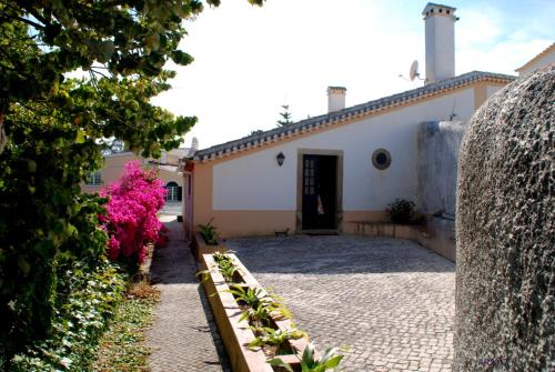 2 bedrooms house with shared pool furnished garden and wifi at Alenquer