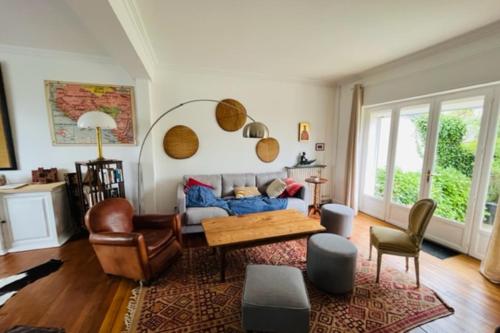 240 m avec wifi-JARDIN-TERRASSE et PISCINE privée