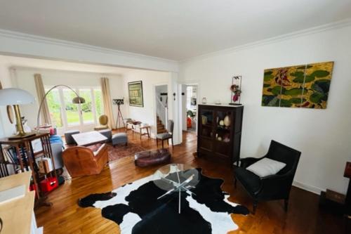 240 m avec wifi-JARDIN-TERRASSE et PISCINE privée