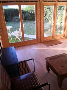 25qm ATRIUM Holz-Bungalow- NATUR PUR- NEUES MASSIVHOLZ BETT- Juni 2022- Objekt optimiert!