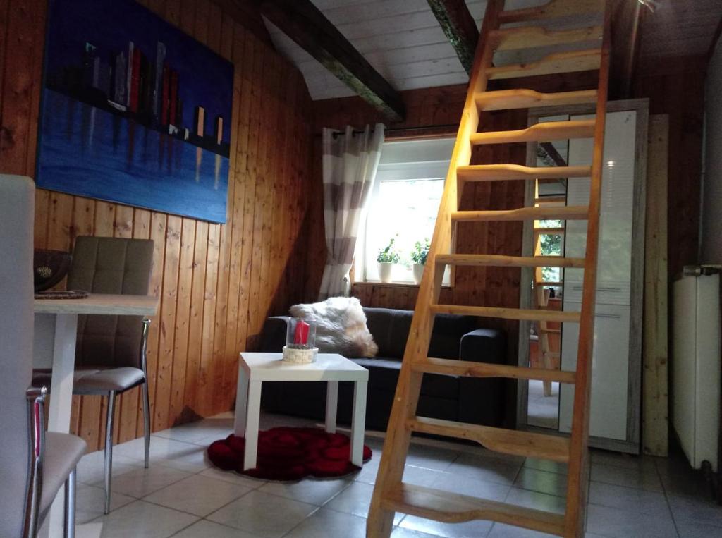 25qm großes Ferienhäuschen \ 16 Gartenstraße, 57589 Birkenbeul