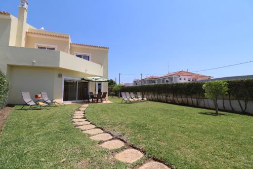 3-Bed Townhouse with pool in Albufeira Balaia