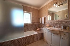 3 bedrooms house with city view private pool and furnished terrace at Albufeira 1 km away from the beach