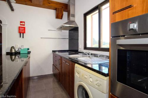 3 bedrooms house with shared pool garden and wifi at Monchique