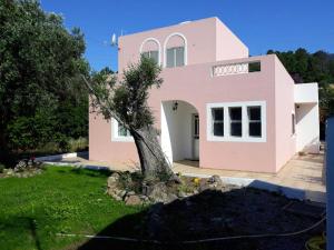 3 bedrooms house with shared pool garden and wifi at Monchique