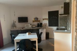33m top floor flat - next to the sloap in a nice residence #AH8
