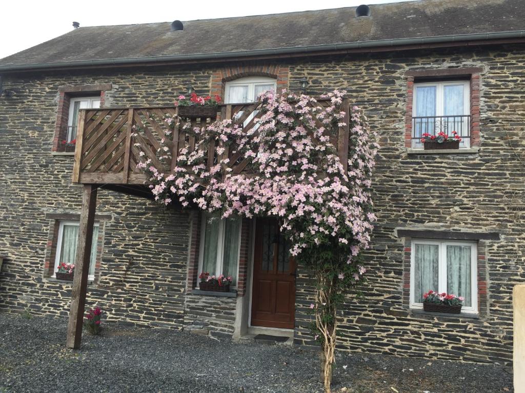 Maison de vacances 4 bed barn sleeps 8 private pool Chattemoue Javron 14 Chattemoue 53250 Javron-Les-Chapelles