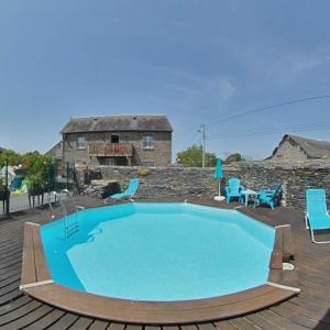 4 bed barn sleeps 8 private pool Chattemoue Javron