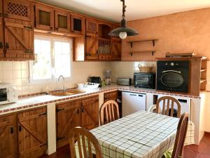 4 bedrooms house with sea view enclosed garden and wifi at Ericeira 1 km away from the beach