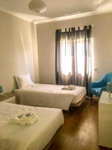 4 bedrooms house with shared pool enclosed garden and wifi at Atalaia 3 km away from the beach