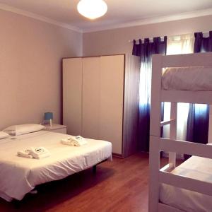4 bedrooms house with shared pool enclosed garden and wifi at Atalaia 3 km away from the beach