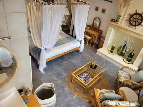 4 Bedrooms in a charming house with swimming pool