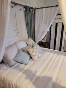 4 Bedrooms in a charming house with swimming pool