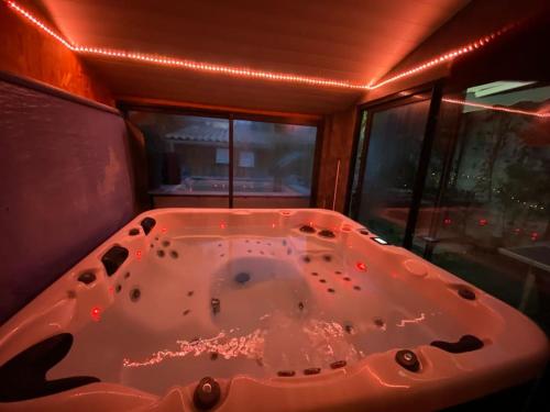 4*SPA CLIM piscine 5mn de Bordeaux (voiture)