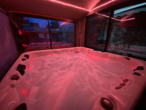 4*SPA CLIM piscine 5mn de Bordeaux (voiture)