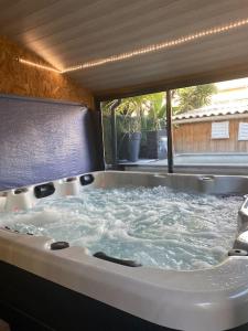 4*SPA CLIM piscine 5mn de Bordeaux (voiture)