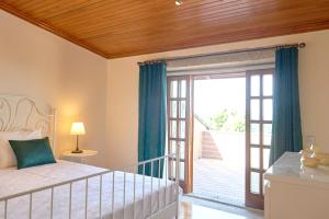 5 bedrooms house with sea view shared pool and enclosed garden at Cristelo 2 km away from the beach