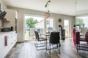 5 Sterne- Ferienhaus - Naturpark - See - Sauna - Kamin - Garten